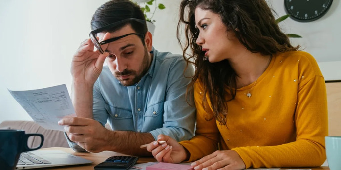 Eşinizin evlendikten sonra yüklü bir borcu olduğunu öğrenseniz ayrılır mıydınız?