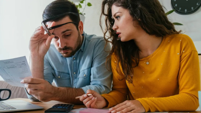 Eşinizin evlendikten sonra yüklü bir borcu olduğunu öğrenseniz ayrılır mıydınız?