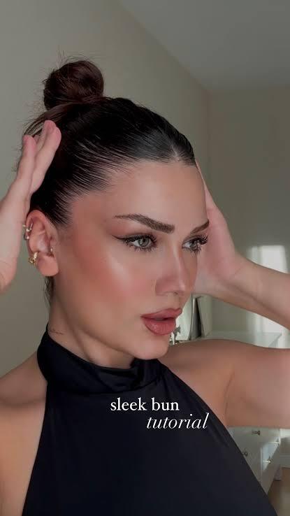 Sleek bun saç modeli kullanımı en rahat saç modeli değil mi sizcede?