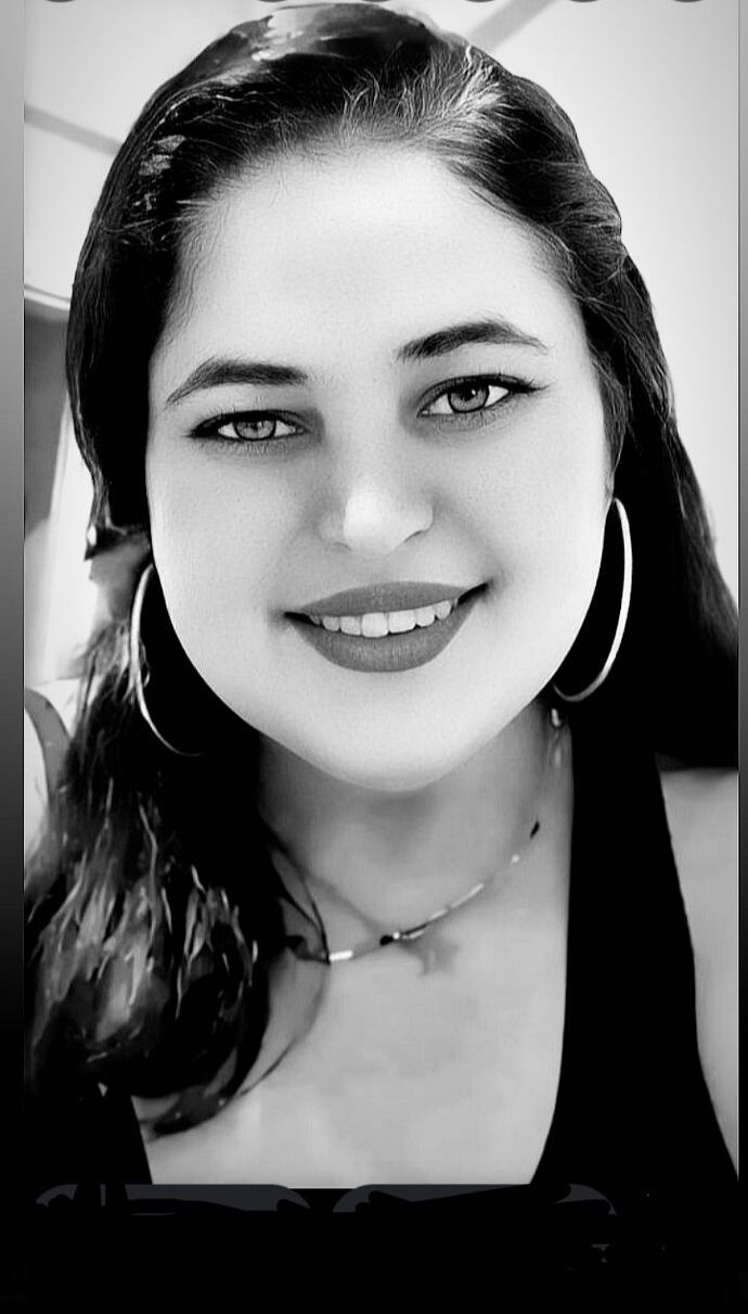 Siyah beyaz resimleri mi yoksa siyah beyaz filmleri mi çok seversiniz 🖤🤍?