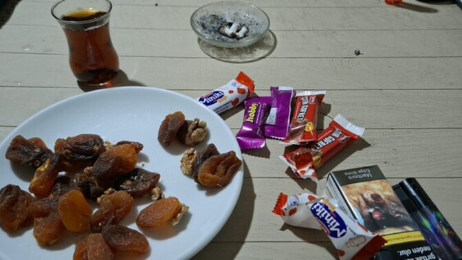 Hayırlı iftarlar arkadaslar iftardan sonra kahvemi çaymı?