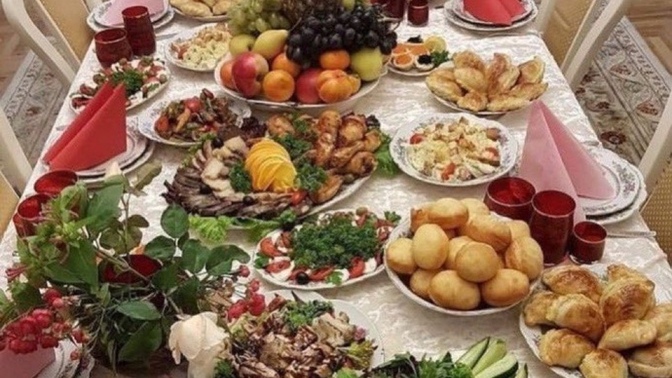 Böyle bir masada kimlerle iftar açmak isterdiniz?