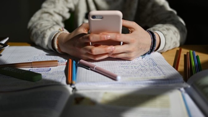 Telefon olmadan kac gun dayana bilirsiniz?