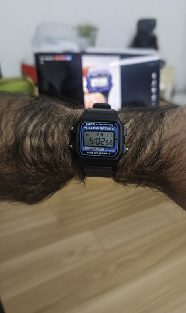 Yeni aldığım fiyat performans Casio saat yakışmış mı arkadaşlar?