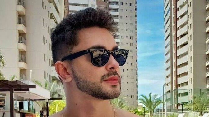 Göğüs kılları olmayan erkekler daha mı çekici, kadınlar ne düşünüyor?