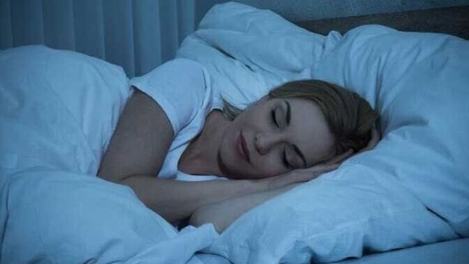 Gece uyurken karanlıkta mı uyursun yoksa gece lambasıyla mı uyumayı tercih edersin?