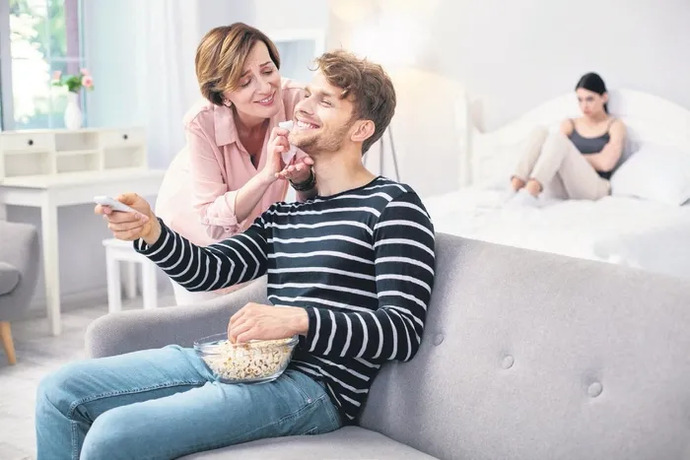 Sevgilinizin annesine çok düşkün olması sizi rahatsız eder mi?