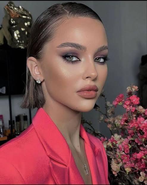 Islak görünümlü saç modeli kadınlarda güzel duruyor mu sizce?