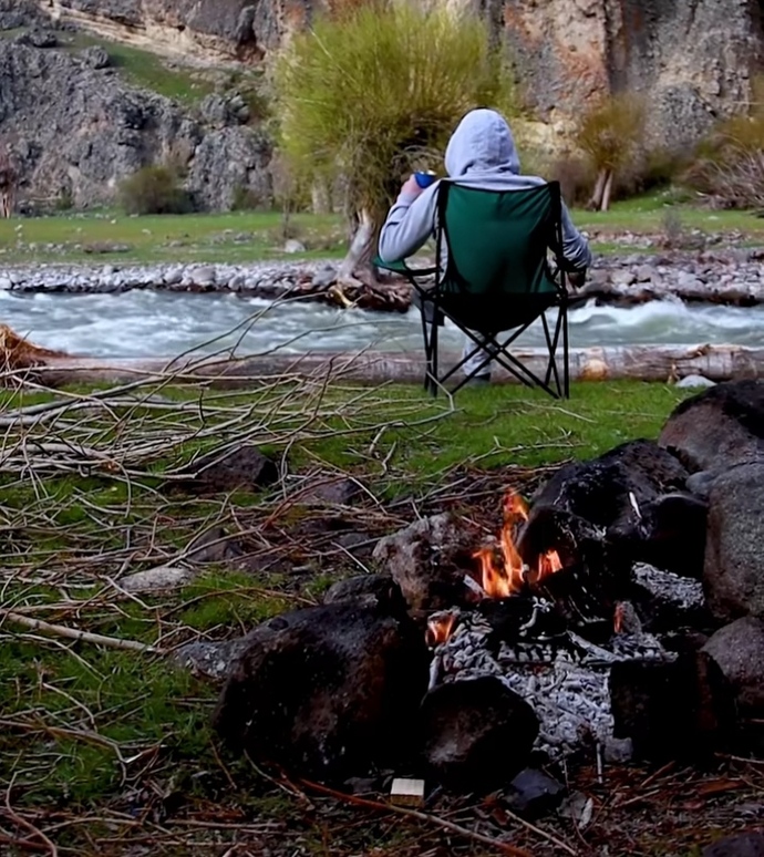 Geceleri sizi kimse beklemediğinde , sabahları sizi kimse uyandırmağında siz bunun adına ne dersiniz özgürlük mü yalnızlık mı?