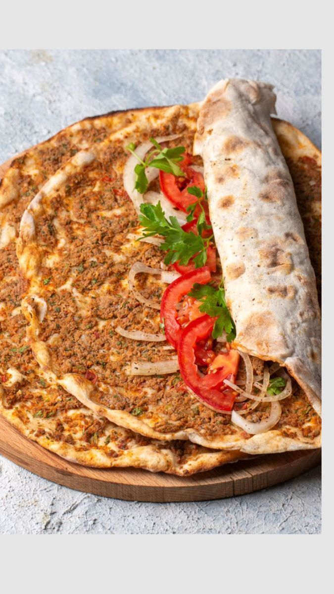 Ramazan ayında iftar menüsünde lahmacun yemeyi sever misiniz, sizce iftara lahmacun gider mi?
