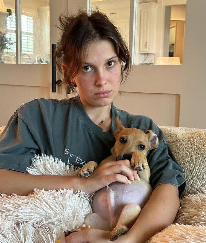 Oyuncu Millie Boby Brown güzel bir kadın mı?