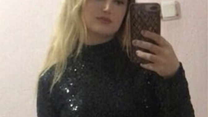 Sizce elbisem üç çocuklu bir anne için çok mu açık, abartmış mıyım?