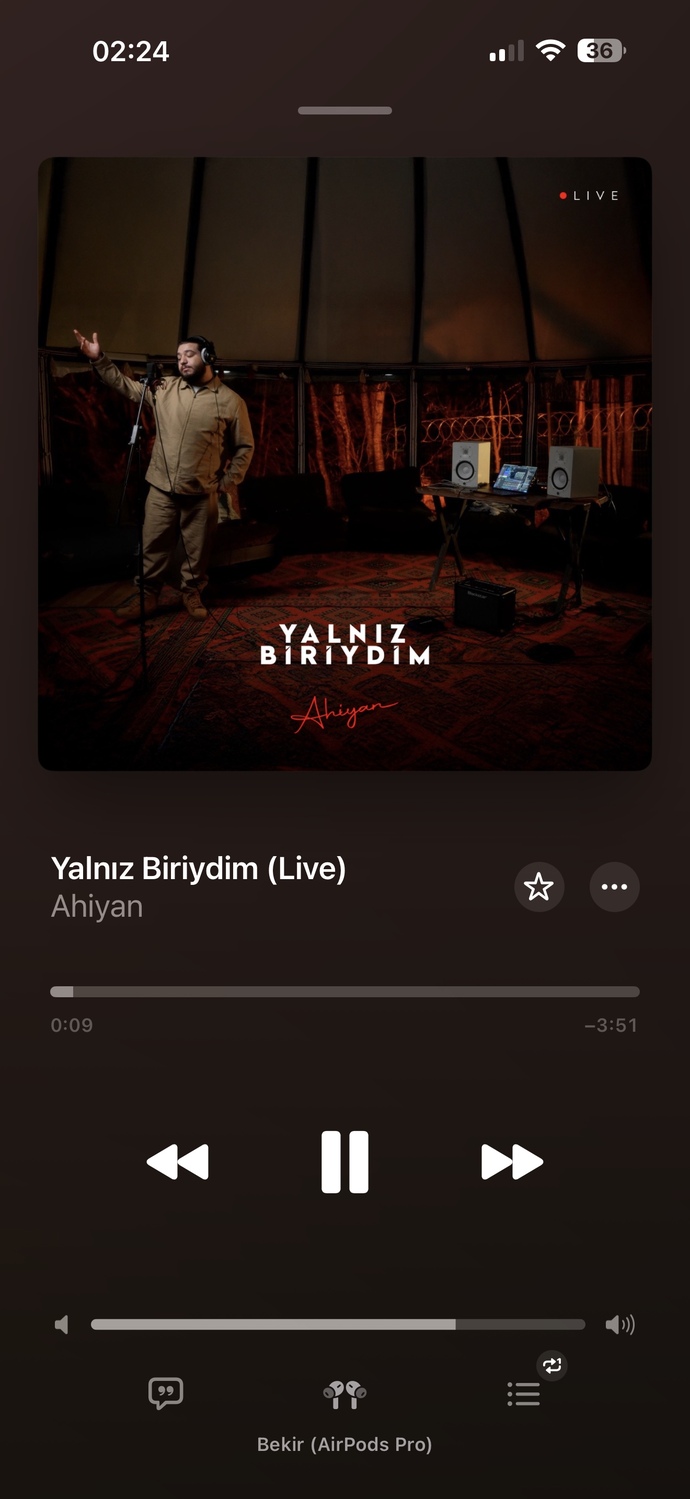 Geceye güzel bir şarkı bırakmamı ister misiniz?