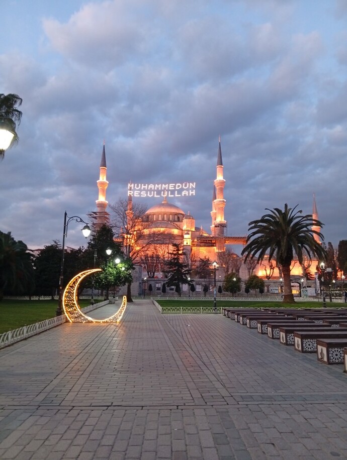 Allah ın mülkünde Allah ın kanunları geçer.. Şeriat a karşımısınız?