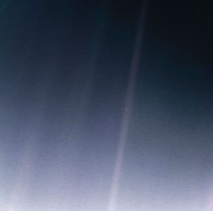 Voyager 1in çektiği mavi donuk nokta tam olarak nedir, neyi gösteriyor?