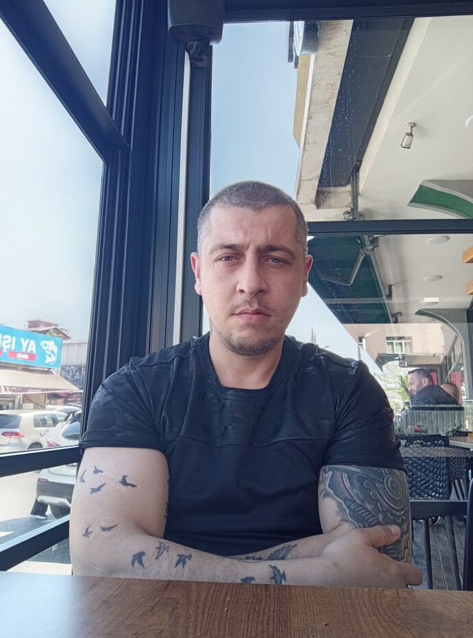 Aynı tişört farklı saç hangi saç iyi kısa saç da yakışıyor mu sizce?