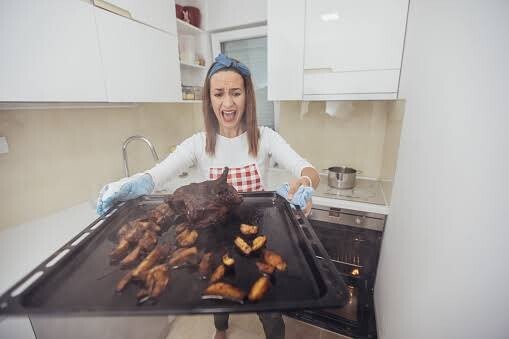 Eşi kötü yemek yapıyorsa erkek mecbur mu o yemeği yemeye?