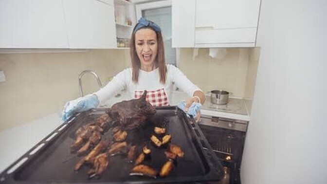 Eşi kötü yemek yapıyorsa erkek mecbur mu o yemeği yemeye?
