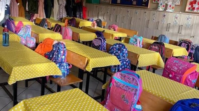 İlkokulda masa örtüsünü eve götürüp yıkattın mı hiç?