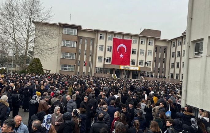 Saldırılar neden artıyor, sizce okullar gerçekten güvenli mi?