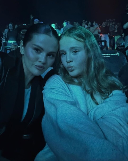 Selena Gomezin kız kardeşini gördün mü? Sence birbirlerine benziyor mu?