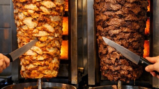Tavuk döner mi, et döner mi?
