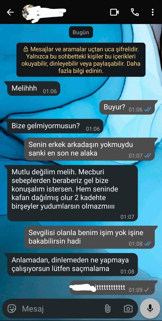 Bu kadın ne yapıyor?
