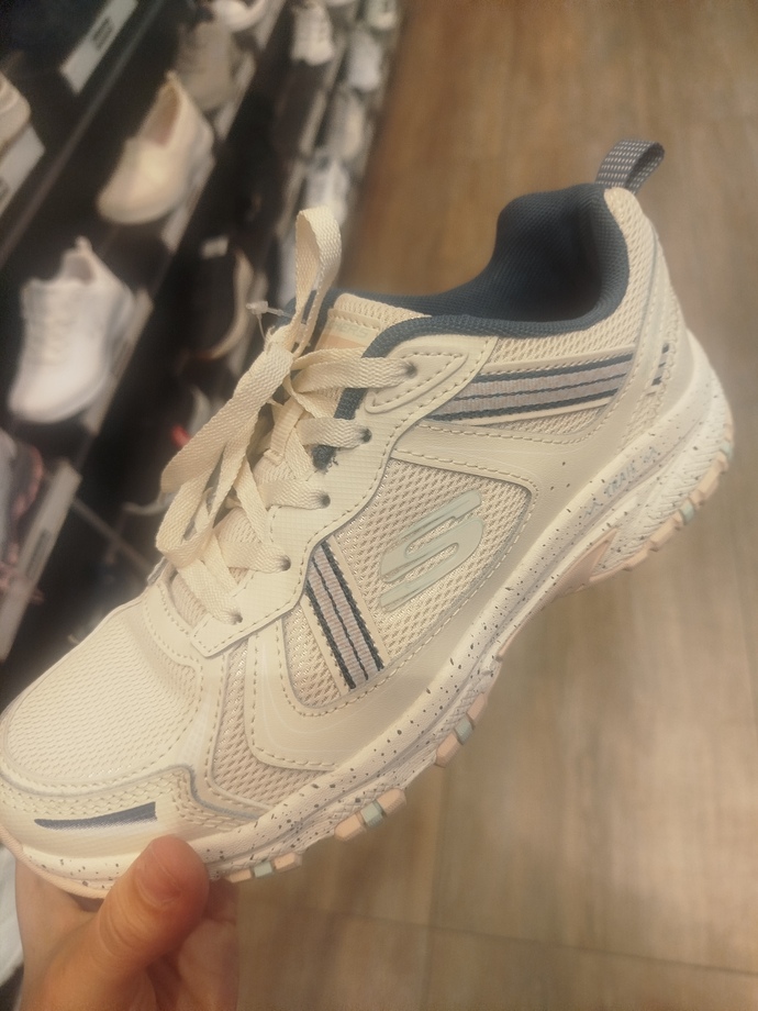 Günlük kullanım ve rahatlık için Adidas mı Skechers mı daha iyi tercih?