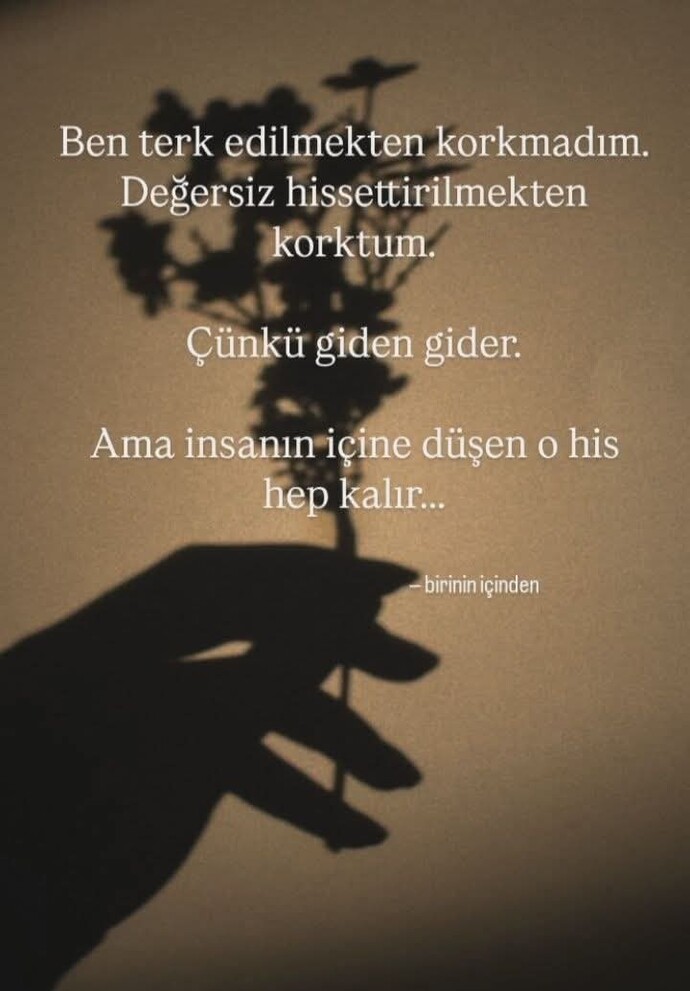 Sevdiğin tarafından değersiz hissettirmesi mi üzer, terketmesi mi üzer?