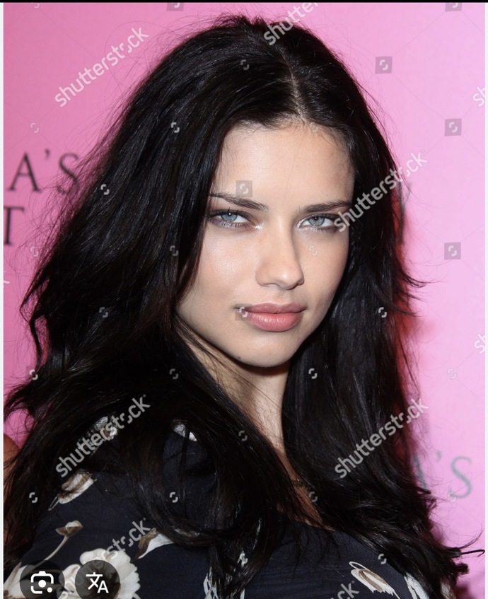 Adriana Lima güzellik olarak çok abartılmadı mı sizce de?