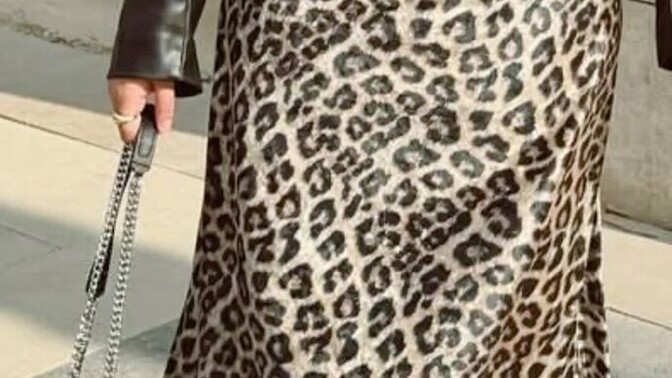 Leopar desenli kıyafetler ucuz mu duruyor?