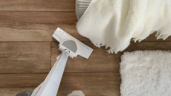 Ev temizlerken halıları toplar mısınız?