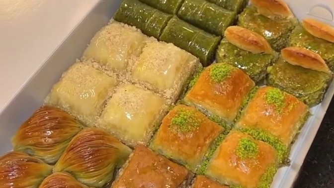 Baklava dediğin cevizli mi olur, fıstıklı mı?