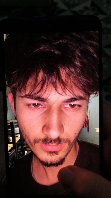 Ben bu çocuğa aşık oldum yani her halini her şeyi sebiyom işte ne yapsam geçmedi ne yapmalıyım bilmiyorum yakışıli. mi sizce?