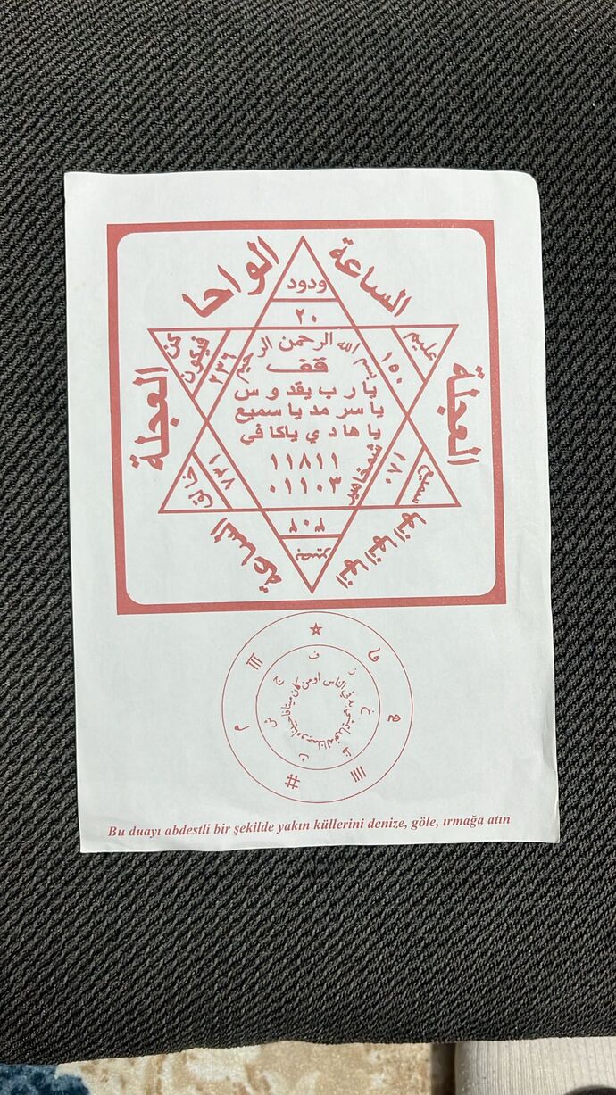 Bu kağıtlarda ne yazıyor, okuyup çevirebilen var mı?