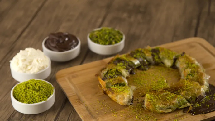 Katmer sade mi yoksa çikolatalı mı daha güzel, siz nasıl yiyorsunuz?