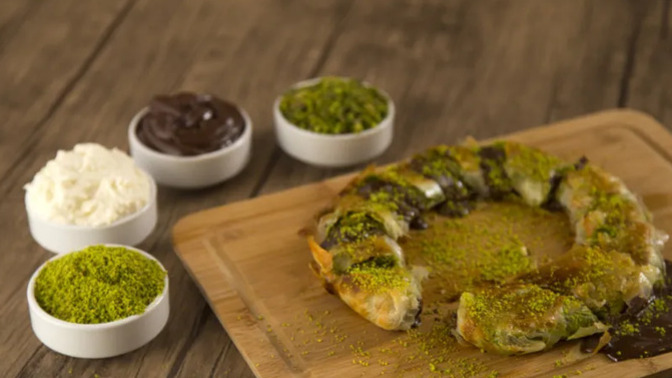 Katmer sade mi yoksa çikolatalı mı daha güzel, siz nasıl yiyorsunuz?