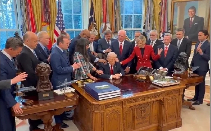 Beyaz Saray’da Donald Trump için ayin düzenlendi! Sizce ayinin savaşa etkisi olur mu?