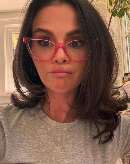 Selena Gomez dinleme bağımlısıyım, ne yapmalıyım?