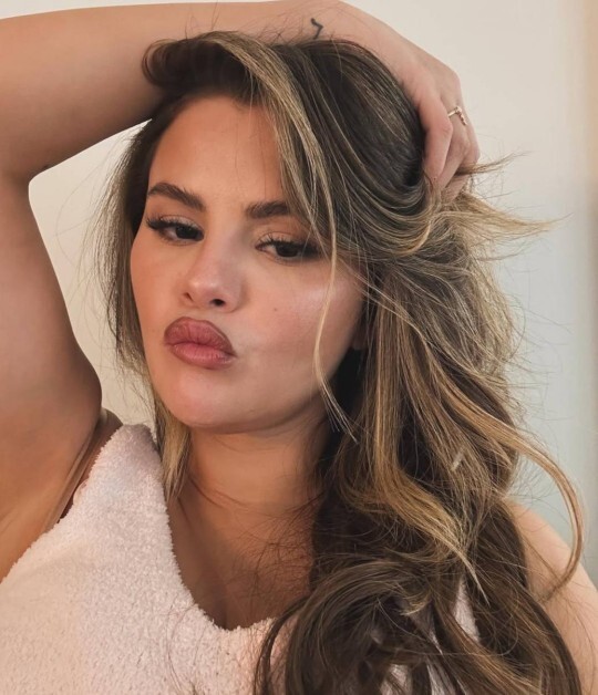 Selena Gomez dinleme bağımlısıyım, ne yapmalıyım?
