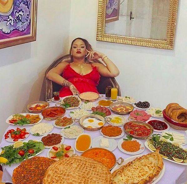 Sahuru kiminle beraber yapacağını öğrenmek ister misin?