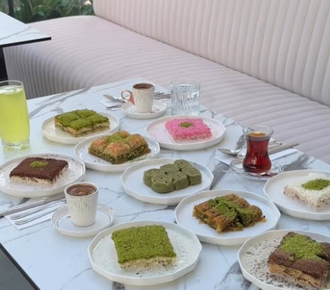 Soğuk baklava mı soğuk sütle yapılmış kadayıf mı?