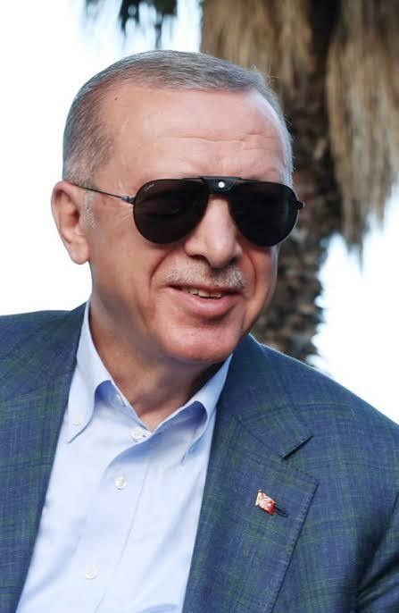 Bu gülüş onlara mı?