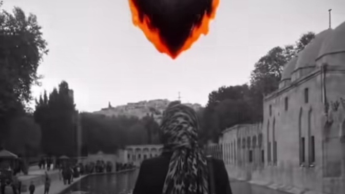 Günümüz kutlu olsun erkekler de bizim gibi birbirini övse nasıl olurdu?