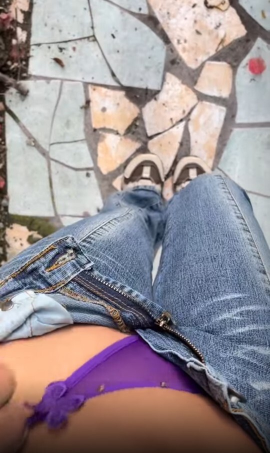 Bu iç çamaşırına kurdele ya da çiçek niye koyuyorlar?