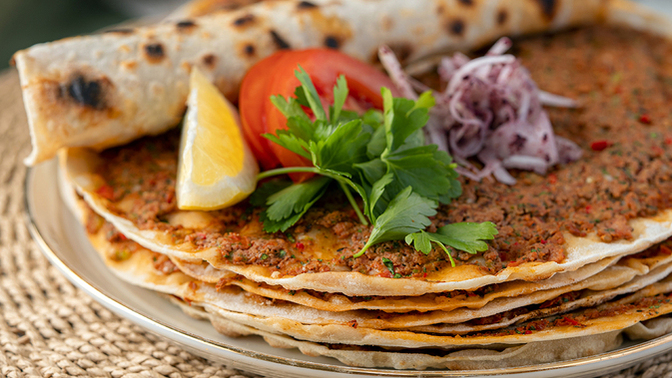 Yea KızlarSoruyor' um Lahmacun Tanesi 12₺ den 15₺ olarak zam yapmışlar Nedir pahalılık?