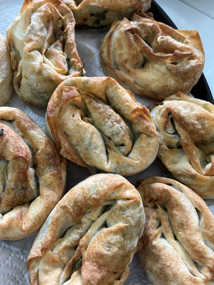 Ispanaklı börek yaptım yer misiniz?