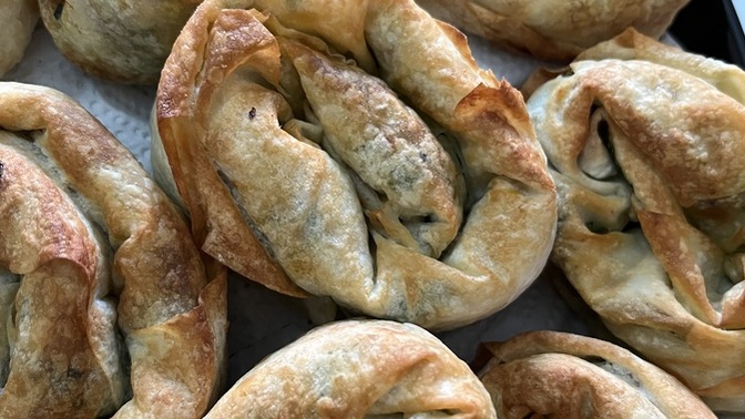 Ispanaklı börek yaptım yer misiniz?
