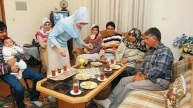 Misafirliklerde kadınların sürekli hizmet ve bulaşıkla uğraşıp erkeklerin sadece yiyip içip muhabbet etmesine ne diyorsunuz?