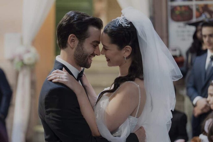 Dügünde gelinle damat dans ederken ne konuştuklarını merak eder misiniz?
